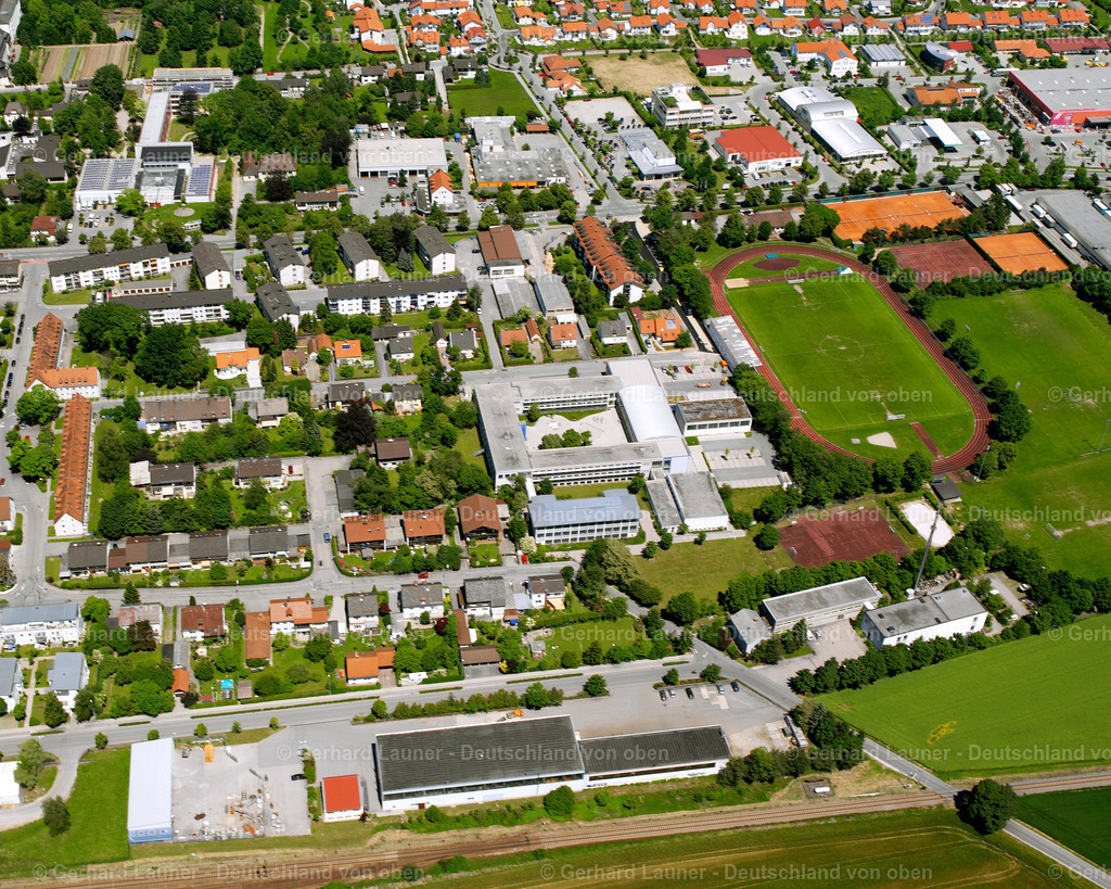 2600549 | ALTöTTING 09.06.2006 Mischbebauung der Wohngebiets- und Gewerbeansiedlung  in Altötting im Bundesland Bayern, Deutschland // Mixing of residential and commercial settlements  in Altötting in the state Bavaria, Germany Foto: Gerhard Launer