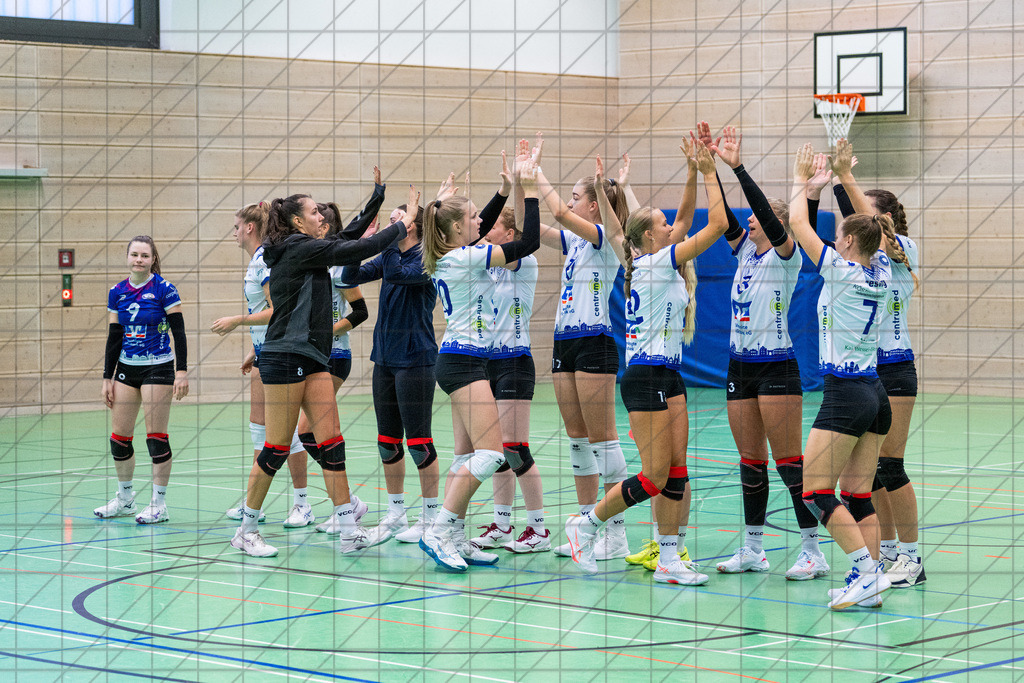 2. VBLF Nord 25/26 | Testspiel | VC Osnabrück vs. TV Cloppenburg | Team Volleyballclub Osnabrück e.V.//  13.09.25: 2. VBLF Nord 25/26 | Testspiel | VC Osnabrück vs. TV Cloppenburg / Osnabrück / Deutschland  //   CREDIT:www.bullenfotos.de, Martin König, Hörner Weg 40, D-49078 Osnabrück, +4917663732967 // Nutzung und Weitergabe nur zu den vereinbarten Zwecken. Presseanfragen an Ersteller. Alle Rechte beim Ersteller. Honorierung nach MFM. - Realisiert mit Pictrs.com