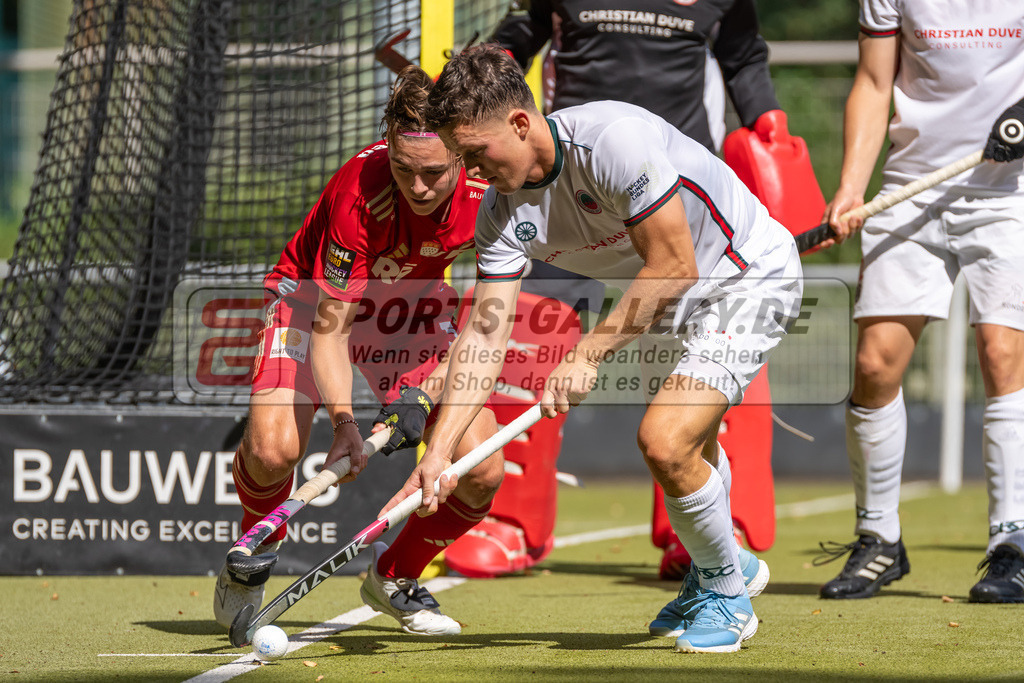 HK_20240907_105368 | 1. Bundesliga Herren RW Köln - Crefelder HTC am 7.9.2024 RW Köln, Köln , Justus Warberg ( Rot-Weiss Köln #5 ) , Julius Hayner ( Crefelder HTC #6 )