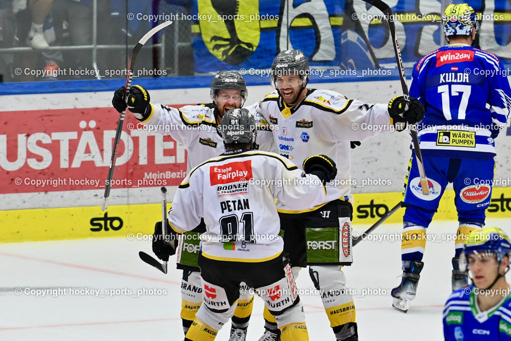 EC IDM Wärmepumpen VSV vs. HC Pustertal 8.10.2023 | Jubel HC Pustertal, #23 SCHOFIELD Rick HC Pustertal, #91 PETAN Alex HC Pustertal, EC IDM Wärmepumpen VSV vs. HC Pustertal 8.10.2023, EC IDM Wärmepumpen VSV vs. HC Pustertal am 08.10.2023 in Villach (Stadthalle Villach), Austria, (Photo by Bernd Stefan)