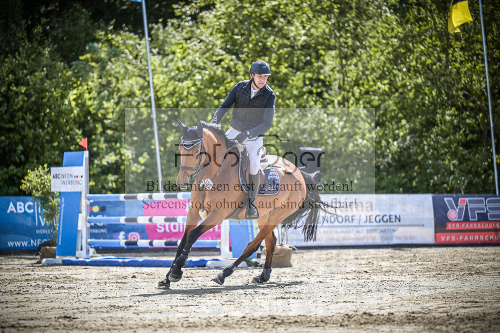 DOS_6633 | Entdecke hochwertige Reitturnierfotos von Foto Oger. Professionell, emotional und authentisch – jetzt Lieblingsmomente im Shop bestellen.Deutschlandweite Turnierfotografie. - Realisiert mit Pictrs.com