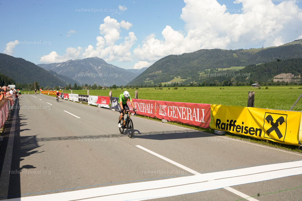 861_20230817_Bewerb_Maenner_Muehlanger | AUT - OESTERREICH, 2023-08-16: SPORT RENNRAD-FAHREN - 55. INTERNATIONALER RADWELTPOKAL IN ST. JOHANN IN TIROL  - Vintage-Radrennen mit WM-Bronze-Medaillen-Siegerin Christina Schweinberger, den Teilnehmer und Alexander Baumann (vom Orginastions-Team) - TAG 2 BEWERB MAENNER IN SECHS GRUPPEN  ; Foto: Roland Muehlanger