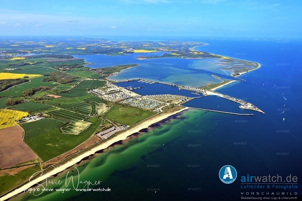  Luftbild OstseeResort Olpenitz - Exklusive Ferienhäuser an der Ostseeküste | Das Gelände zeichnet sich durch seine unmittelbare Nähe zur Ostsee und die Lage inmitten unberührter Natur aus. Die Gesamtplanung erfolgte durch das Berliner Architekturbüro Stæhr Architekten. 