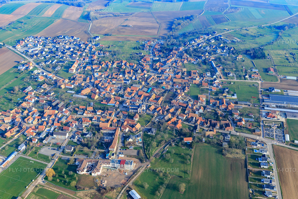 Aerial view: View of the town from the south in Dauendorf in the state Bas-Rhin, France. – Photo: IMG_105365.jpg taken on 03/25/2018 by Werner Riehm/FLY-FOTO.com – Resolution of the original: 5472 x 3648 px