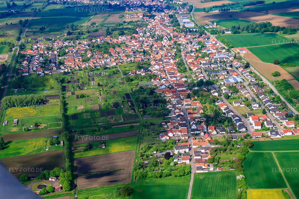 Luftbild: Dorf am Viehstrich aus Nordosten in Steinfeld im Bundesland Rheinland-Pfalz in Deutschland. Foto: IMG_57225.jpg vom 18.05.2013 durch Werner Riehm/FLY-FOTO.de