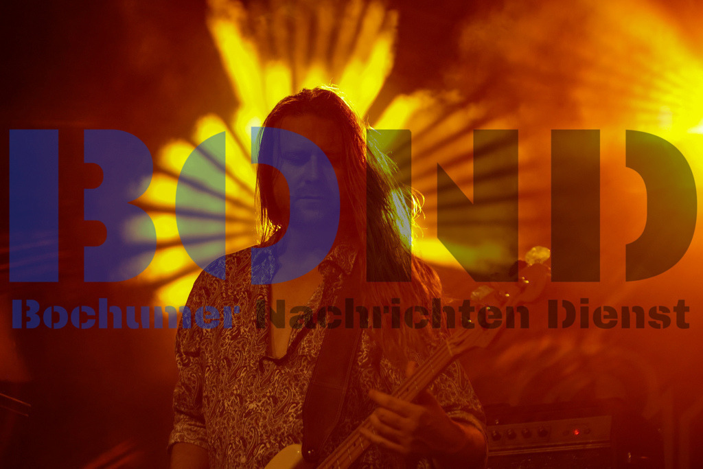 Purple Rising  {date} -  | {headline}(Foto: Sebastian Sendlak / BOND) - Realisiert mit Pictrs.com