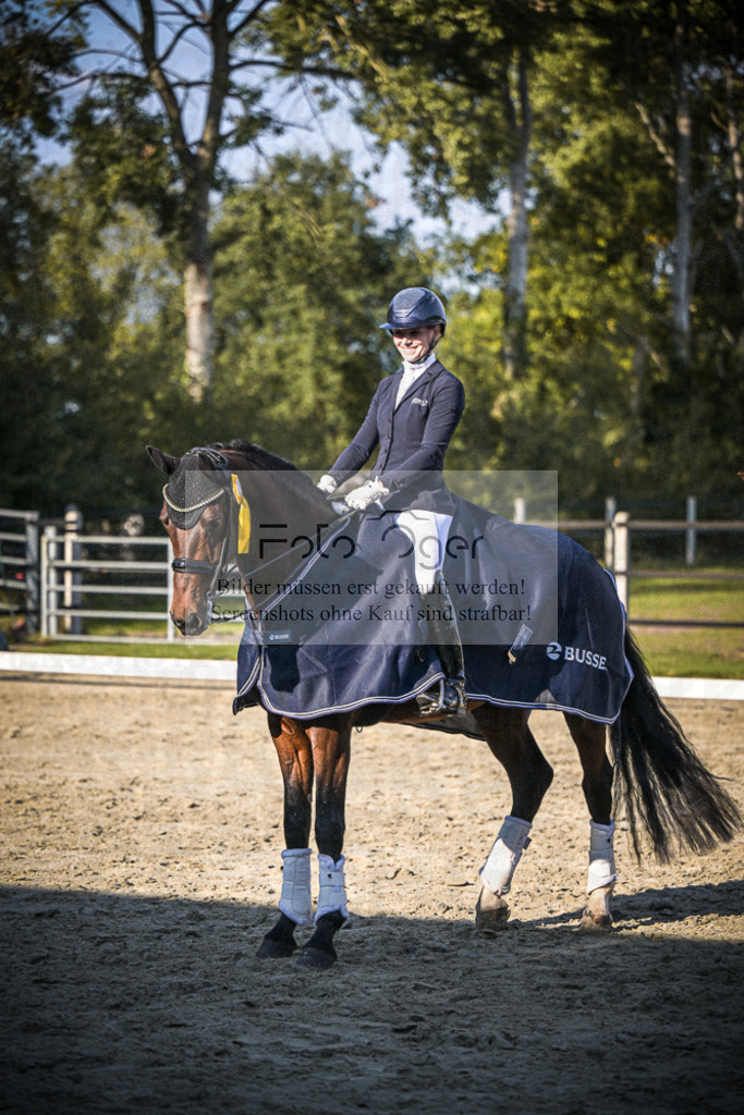 DOS_0027 | Entdecke hochwertige Reitturnierfotos von Foto Oger. Professionell, emotional und authentisch – jetzt Lieblingsmomente im Shop bestellen.Deutschlandweite Turnierfotografie. - Realisiert mit Pictrs.com
