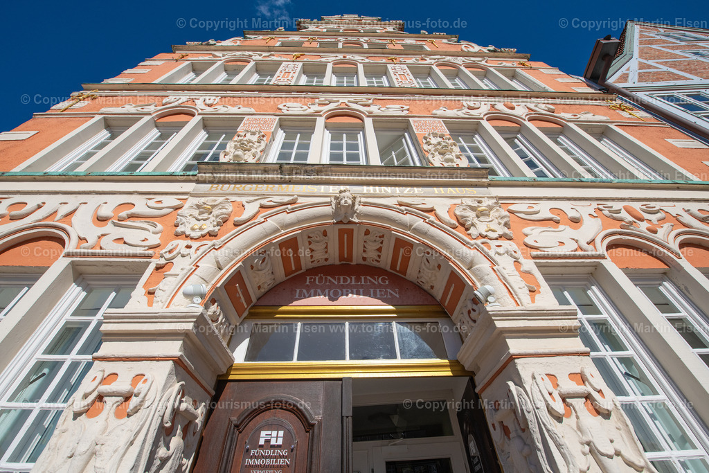 Stade Fischmarkt Bürgermeister Hinze Haus_ELS_0610010920 | Fotos aus den Touristenorten aus Norddeutschland. - Realisiert mit Pictrs.com
