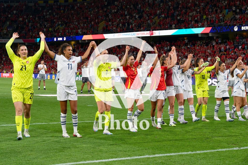 Spain v Switzerland - UEFA Women's EURO 2025 Quarter-Final | BERN, SWITZERLAND - JULY 18: Switzerland team thanks the fans during the UEFA Women's EURO 2025 Quarter-Final match between Spain v Switzerland at Stadion Wankdorf on July 18, 2025 in Bern, Switzerland. (Photo by Giuseppe Velletri/Sports Press Photo/Getty Images)