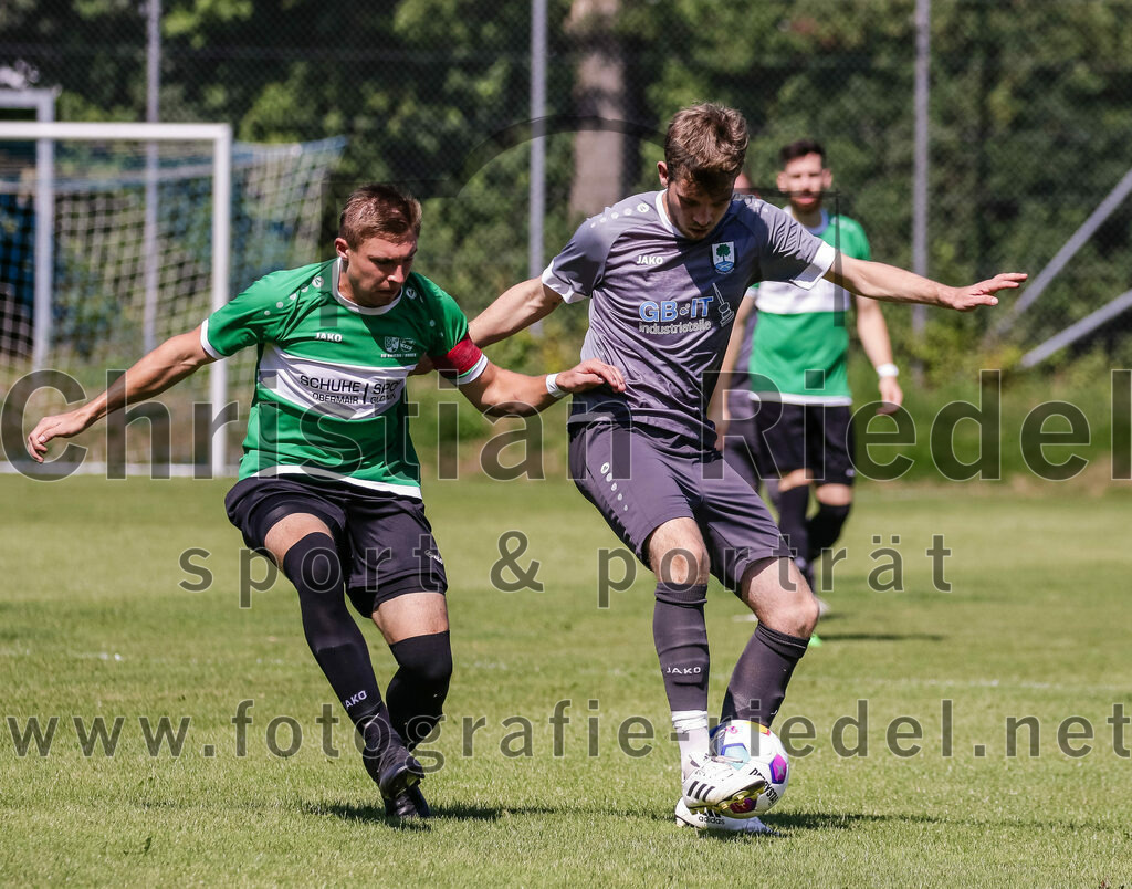 2023-08-20_011_SV_Hohenlinden_gegen_SV_Buch | Hohenlinden, Deutschland, 20.08.2023:
Fußball, A-Klasse 2023 / 2024, 1. Spieltag, SV Hohenlinden gegen SV Bruck, Endergebnis: 5:1

Valentin Kammerloher (SV Bruck, #11), Noah Haberl (SV Hohenlinden, #19)

Foto: Christian Riedel / fotografie-riedel.net
