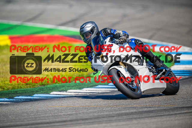 MaZZes_FotoMatrix_240520_6007705_8189 | ROT