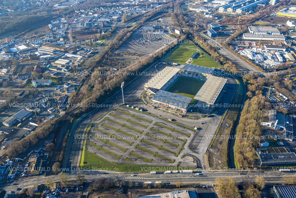 Essen241201746RWE-StadionAnDerHafenstrasse | Luftbild, Fußballstadion an der Hafenstraße des Clubs Rot-Weiss Essen,3. Bundesliga , Essen-Borbeck, Tribünen, ,Essen, Ruhrgebiet, Nordrhein-Westfalen, Deutschland