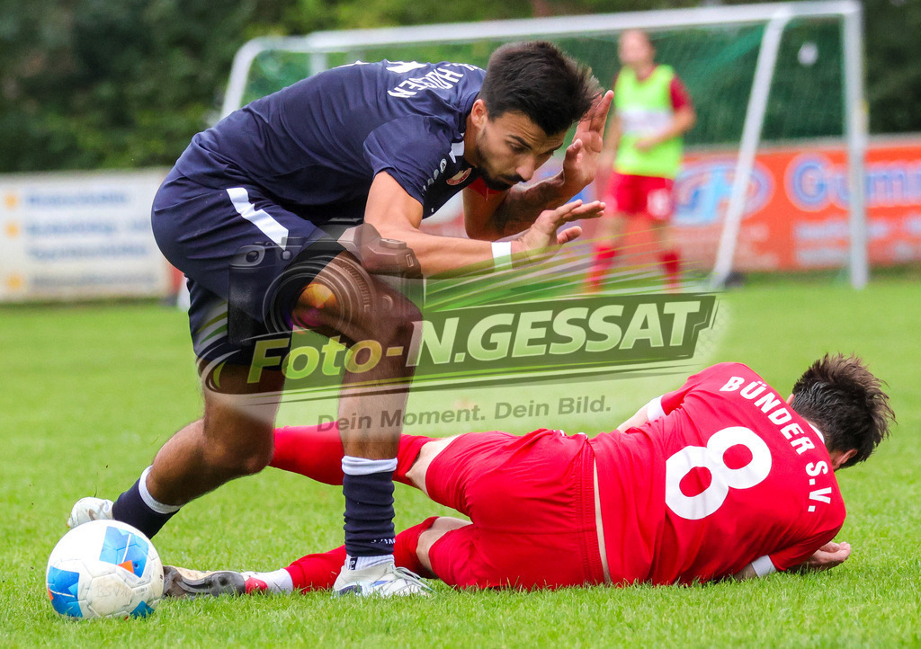 Bünder SV - VfL Holsen | Auf dem Bild zu sehen: rot Bünder SV: Denis Müller ; blau VfL Holsen: Niklas Jaschke Bünder SV, VfL Holsen, Saison 26/27, Kreisliga A, Bünde, Deutschland - Realisiert mit Pictrs.com