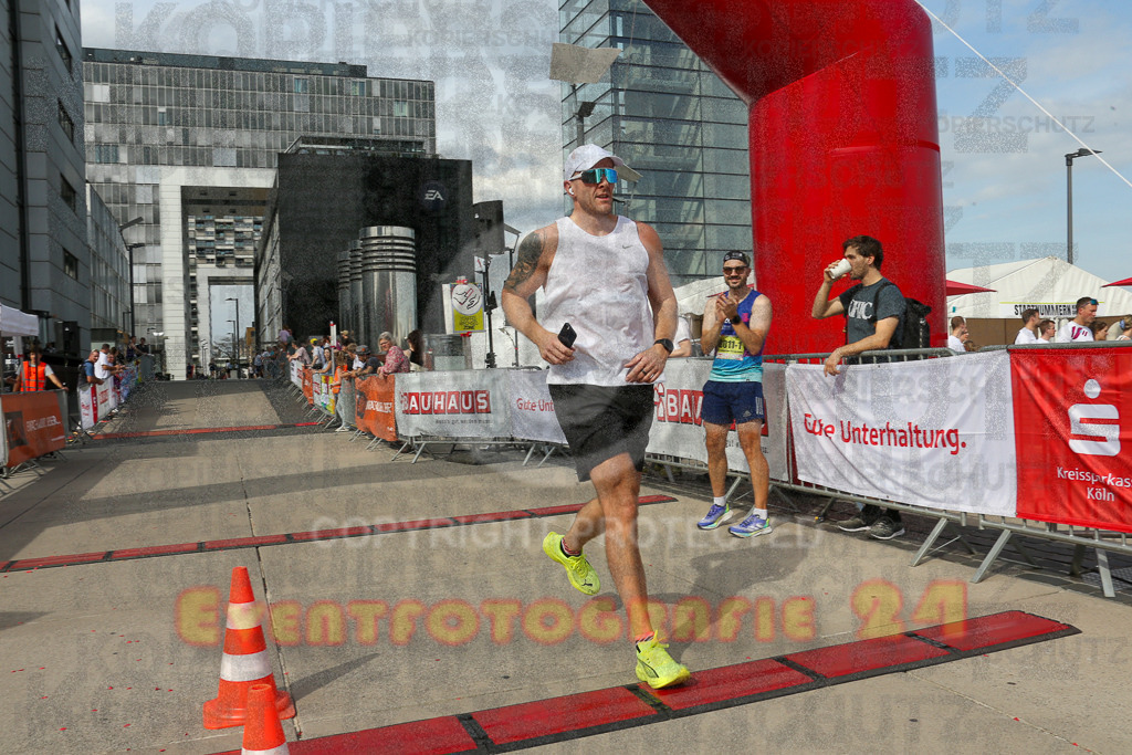 250920_1512_EX1_8556 | Sportfotografie im Rhein-Sieg Kreis, Köln, Bonn, NRW, Rheinland Pfalz, Hessen, etc. Unser Tätigkeitsfeld umfasst den Laufsport vom Volkslauf über den Marathon, Duathlon, Triathon bis zum Ultralauf wie Kölnpfad Ultra oder Schindertrail.