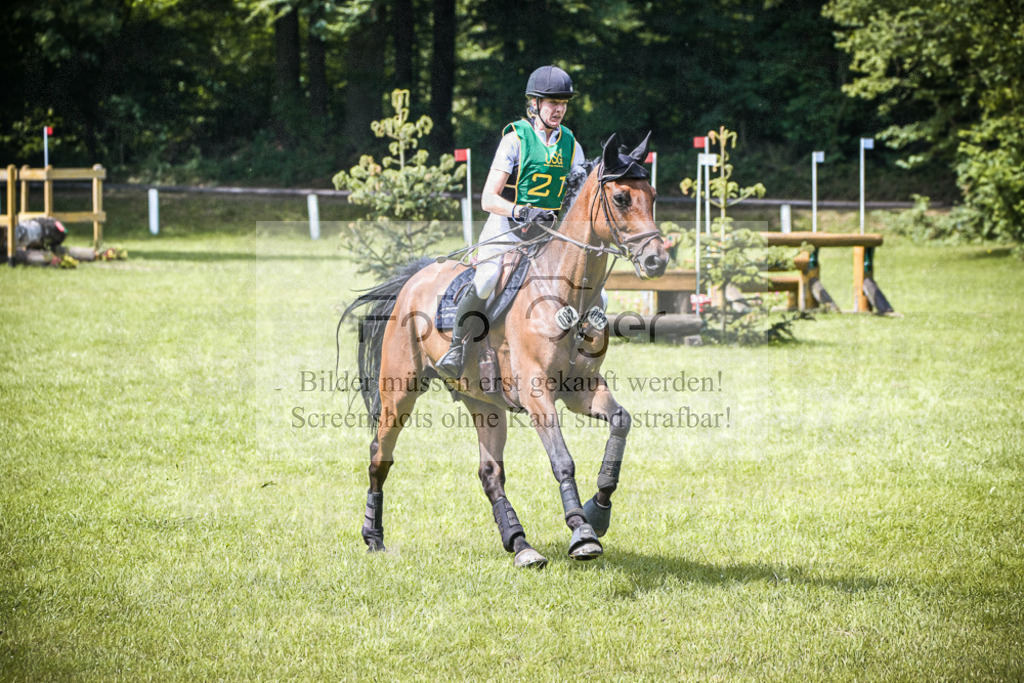 DOS_8740 | Entdecke hochwertige Reitturnierfotos von Foto Oger. Professionell, emotional und authentisch – jetzt Lieblingsmomente im Shop bestellen.Deutschlandweite Turnierfotografie. - Realisiert mit Pictrs.com