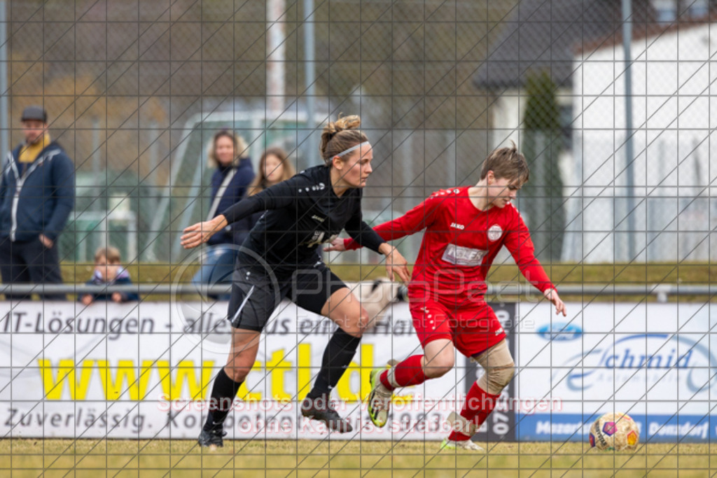 20250223_143733_0801 | #,1.FC Donzdorf (rot) vs. TSV Tettnang (schwarz), Fussball, Frauen-WFV-Pokal Achtelfinale, Saison 2024/2025, Rasenplatz Lautertal Stadion, Süßener Straße 16, 73072 Donzdorf, 23.02.2025 - 13:00 Uhr,Foto: PhotoPeet-Sportfotografie/Peter Harich