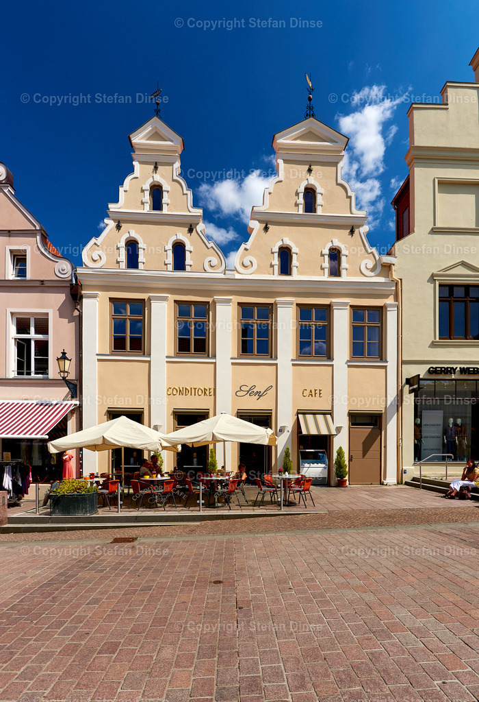 _DSC3133 | Findlinge im Eis, Zeesenboote bei der Traditionsregatta, eine Seebrücke im Sonnenaufgang - mit den Bildern aus dieser Galerie erhalten Sie wunderschöne Aufnahmen über das ganze Jahr. Ein tolles Produkt zum Verschenken, Werben oder zum Träumen vom nächsten - Realisiert mit Pictrs.com