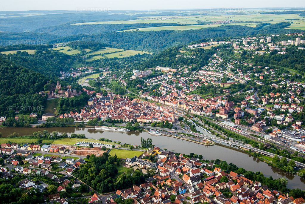 Luftbild: Uferbereiche entlang der Fluß- Mündung der Tauber in den Main in Wertheim im Bundesland Baden-Württemberg in Deutschland. Foto: IMG_089717.jpg vom 11.06.2016 durch Werner Riehm/FLY-FOTO.de