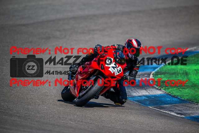 MaZZes_FotoMatrix_240520_6007705_4167 | GELB