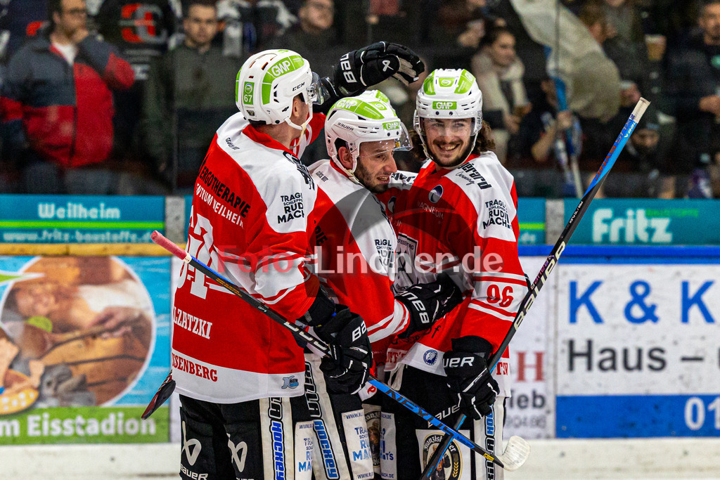Spiel 1 Viertelfinale TSV Peißenberg Miners vs HC Landsberg Riverkings | Eishockey Bayernliga Playoffs 2023/2024, Spiel 1 Viertelfinale TSV Peißenberg Miners vs HC Landsberg Riverkings, 20240216,
Tor Dominic KRABBAT (Miners 87),
2024-02-16 in Peißenberg (Eisstadion)
67 Maximilian MALZATZKI (Miners 67), 96 Lynnden PASTACHAK (Miners 97), 87 Dominic KRABBAT (Miners 87)
Copyright: WolfgangxLindner foto-lindner.de