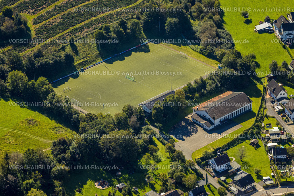 Lennestadt230910622Meggen | Luftbild, Sportplatz SV Maumke, Lennestadt, Sauerland, Nordrhein-Westfalen, Deutschland