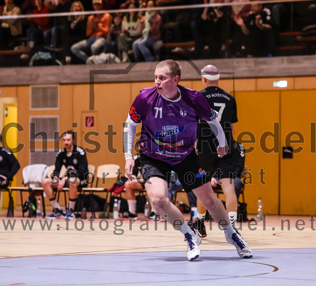 2024-11-09_046_SpVgg_Altenerding_gegen_TV_Altoetting | Erding, Deutschland, 09.11.2024:Handball, Bezirksoberliga Männer 2024 / 2025, 6. Spieltag, SpVgg Altenerding gegen TV Altötting, Endergebnis: 26:22Tristan Gerhardt (SpVgg Altenerding, #71)Foto: Christian Riedel / fotografie-riedel.net