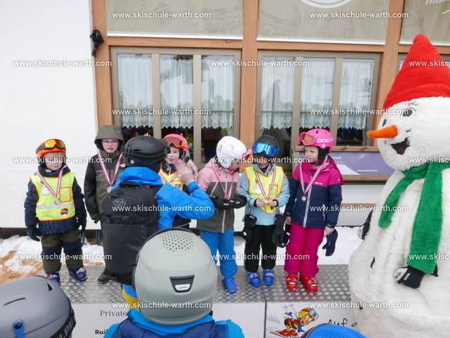 Gruppe Lea | Photos von der Skischule Warth - Realisiert mit Pictrs.com