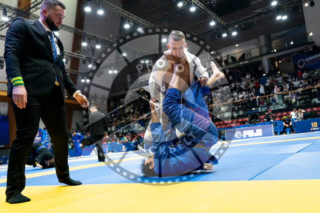 20240121PBB5638 | Fighters compete during the second day of the IBJJF European Championship in Paris, France, on January 21, 2024.