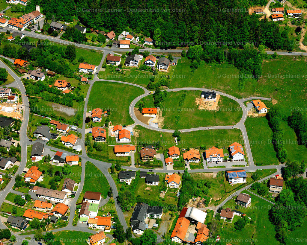 2724002 | PALMBERG 19.05.2007 Wohngebiet einer Einfamilienhaus- Siedlung  in Palmberg im Bundesland Bayern, Deutschland // Single-family residential area of settlement  in Palmberg in the state Bavaria, Germany Foto: Gerhard Launer