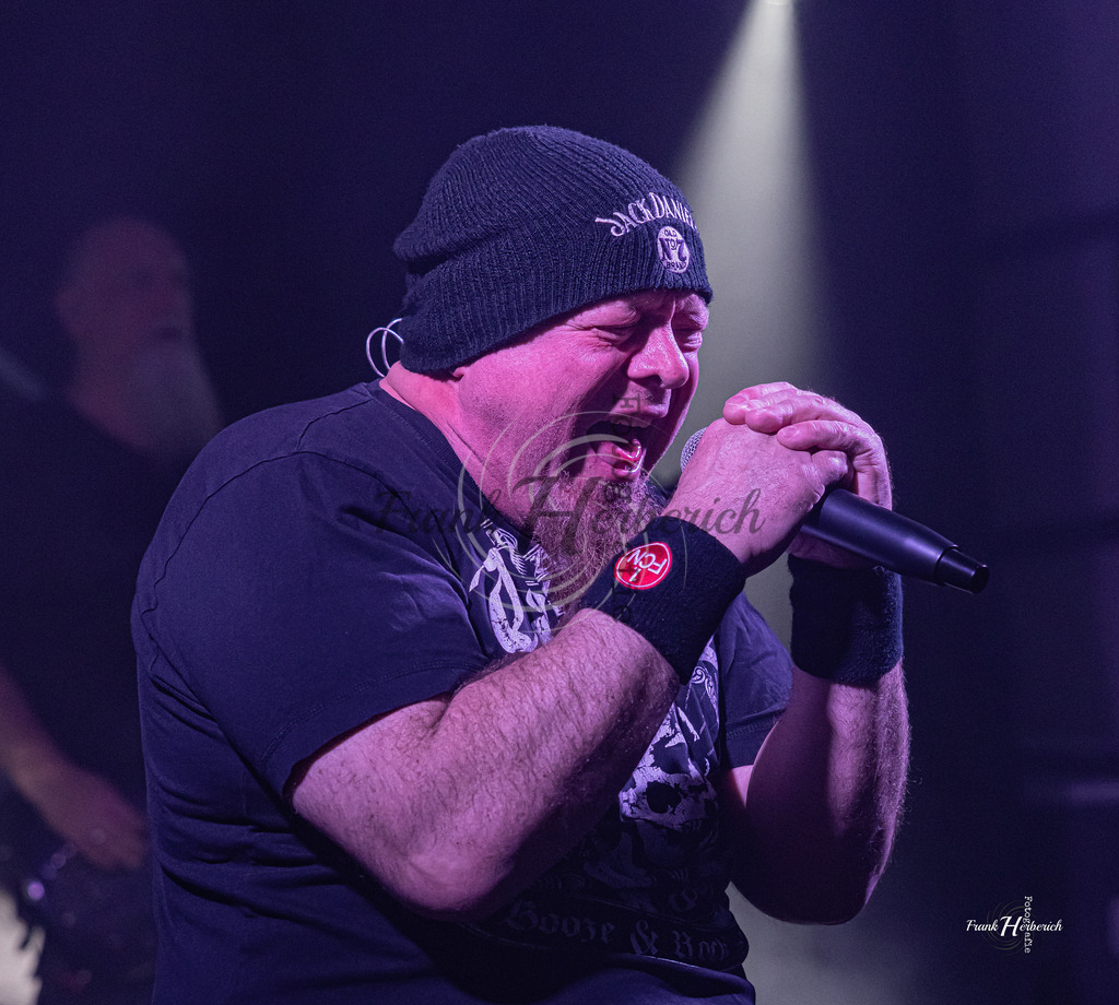 Justice Daudenwinden | Frank Herberich Fotografie, Frank Herberich, Fotografie, Hochzeit, Portrait, St. Peter Ording, Ording, Westerhever, Nordsee, Frank Fotografie, Hardheim,  Odenwald,Walldürn, Band,Eventfotografie - Realisiert mit Pictrs.com