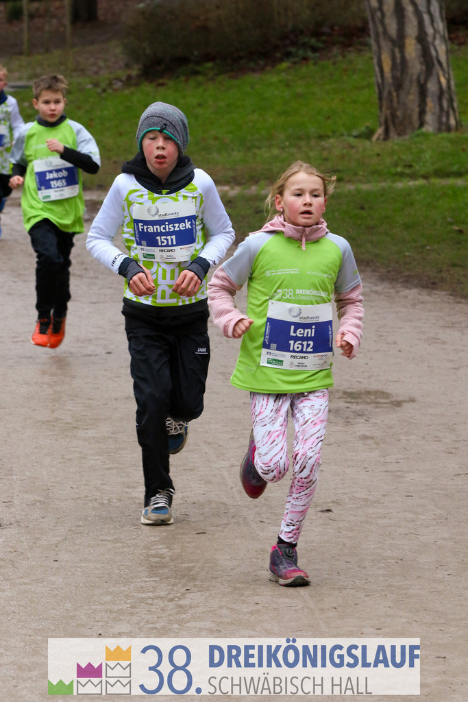 1700m Stadtwerke Jugendlauf | 3 Koenigslauf 2024 1700m Stadtwerke Jugendlauf - Realisiert mit Pictrs.com