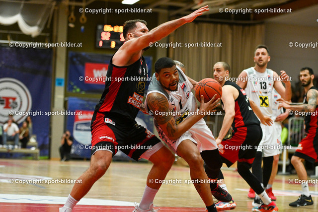 AUT, BSL, Basketball Flyers Wels vs BC Vienna | 29.03.2023, Raiffeisen Arena Wels, AUT, BSL, Flyers Wels vs BC Vienna, im Bild Donovan Smith (Flyers) vs Jozo Rados (Vienna)


// BSL, Basketball Super League Match between Raiffeisen Flyers Wels and BC Vienna in Wels, Austria on 2023/03/23