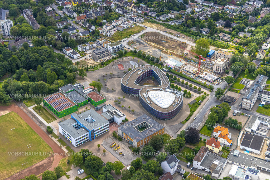 Bochum240700783 | Luftbild, Neues Gymnasium und Hans-Böckler-Realschule mit Sportplatz, Baustelle Großer Einberg Baugebiet für neues Quartier 47, Querenburger Straße, Altenbochum, Bochum, Ruhrgebiet, Nordrhein-Westfalen, Deutschland