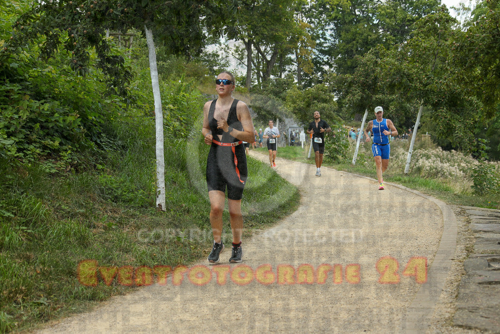 250824_1350_EX1_3946 | Sportfotografie im Rhein-Sieg Kreis, Köln, Bonn, NRW, Rheinland Pfalz, Hessen, etc. Unser Tätigkeitsfeld umfasst den Laufsport vom Volkslauf über den Marathon, Duathlon, Triathon bis zum Ultralauf wie Kölnpfad Ultra oder Schindertrail.