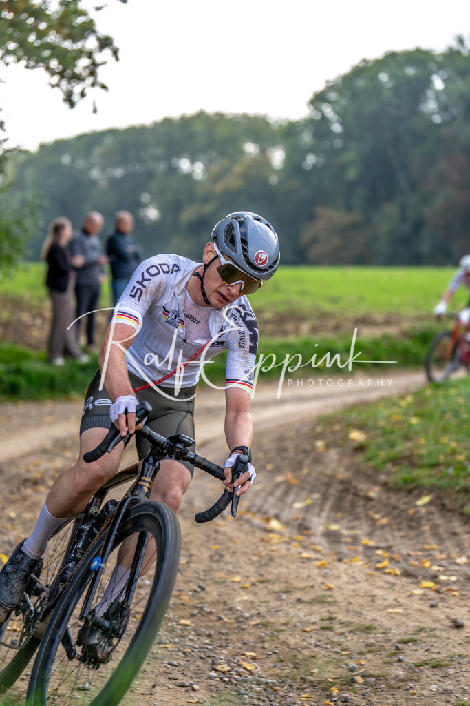 Ralf Eppink Photography 20251012_DSC02829 | Sportfotografie, Eventfotografie, Porträtfotografie, Radsport Fotograf, Triathlon Fotograf, Düsseldorf Fotograf, Köln Fotograf, Actionfotografie, Teamfotografie, Peoplefotografie, Business Portraits, Veranstaltungsfotografie, Reportagefotografie - Realisiert mit Pictrs.com
