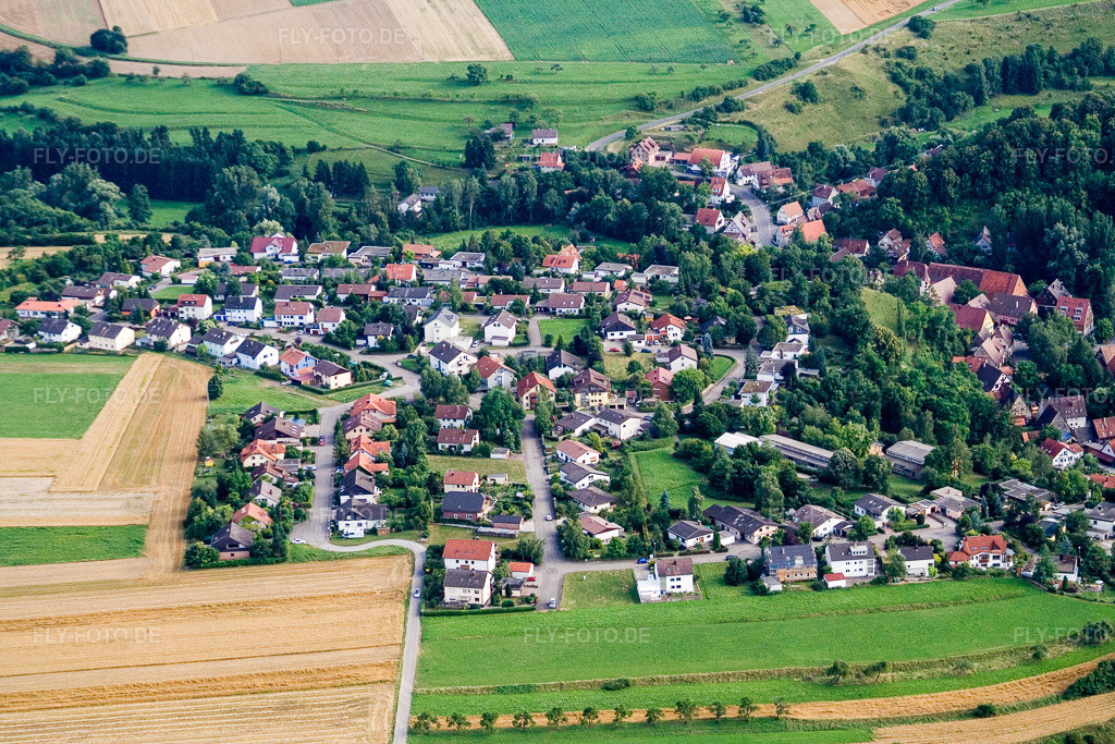 Luftbild: Ortsansicht von Norden im Ortsteil Reusten in Ammerbuch im Bundesland Baden-Württemberg in Deutschland. Foto: IMG_12272.jpg vom 02.08.2008 durch Werner Riehm/FLY-FOTO.de
