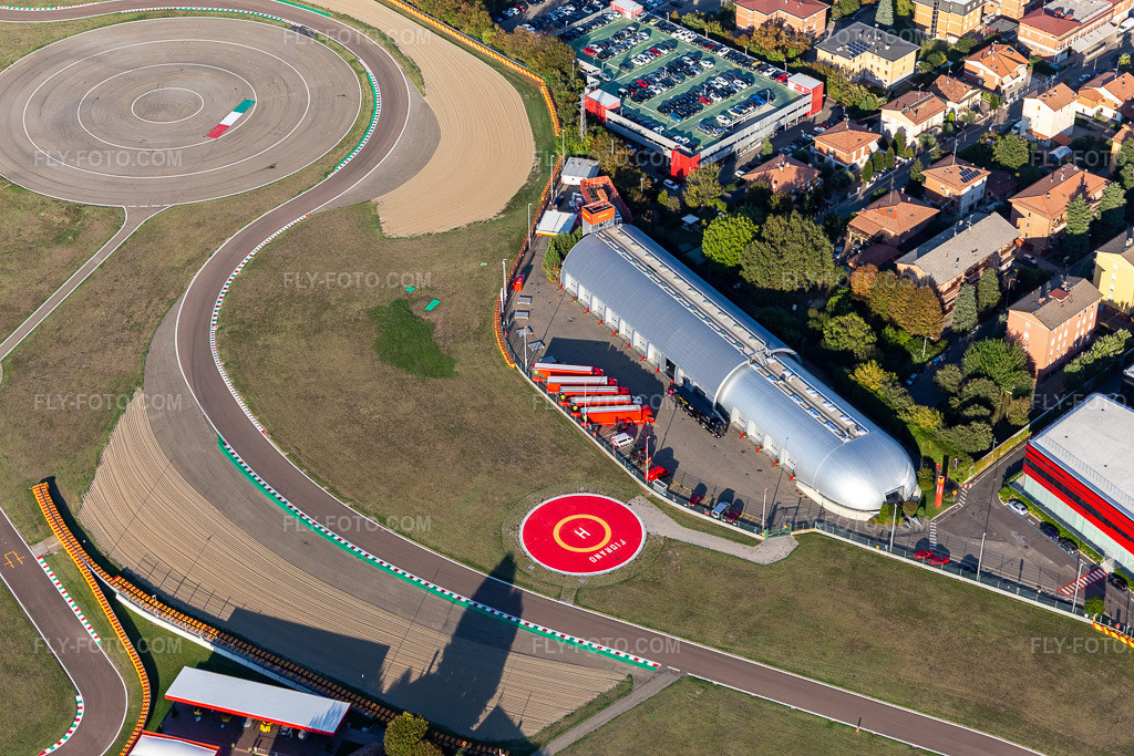 Aerial view: Formula 1 race track of Ferrari, Pista di Fiorano, Circuito di Fiorano in Fiorano Modenese in the state Modena, Italy. – Photo: IMG_134602.jpg taken on 09/19/2022 by Werner Riehm/FLY-FOTO.com – Resolution of the original: 5472 x 3648 px – WWW.FERRARI.COM