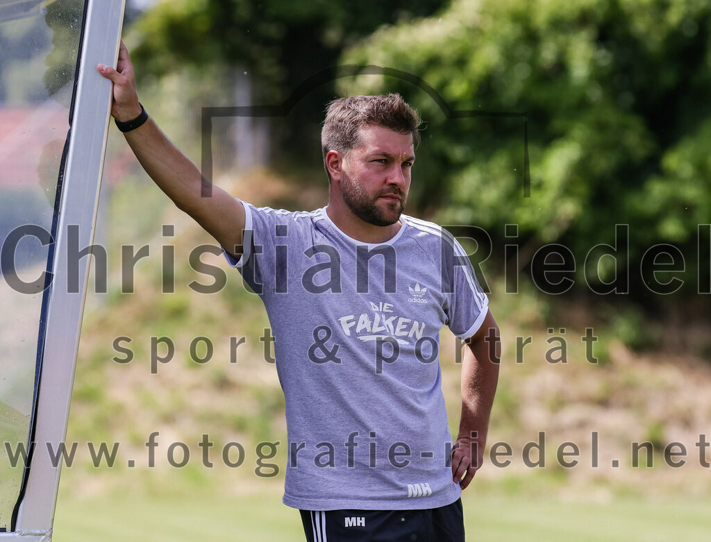 2023-07-08_042_FC_Finsing_gegen_SG_Markt_Schwaben | Finsing, Deutschland, 08.07.2023:
Fußball, Kreisliga 2023 / 2024, Testspiel, FC Finsing gegen SG Markt Schwaben, Endergebnis: 7:0

Trainer Michael Hieber (SG Markt Schwaben)

Foto: Christian Riedel / fotografie-riedel.net