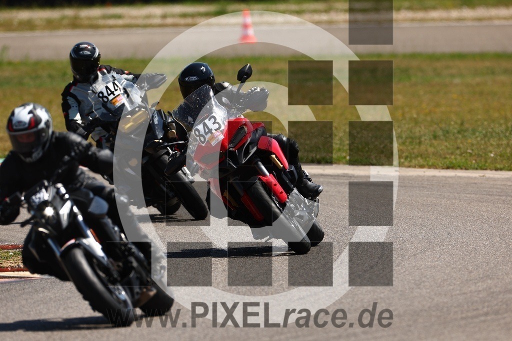 0843-20250531_01982 | Schöne Erinnerungen an spannende Momente - das festzuhalten ist unser Job. PIXELrace.de ist seit 2003 auf den Rennstrecken Europas unterwegs um die Action draußen beim Fahren und die wunderbare Stimmung imm Fahrerlager für euch einzufangen.
