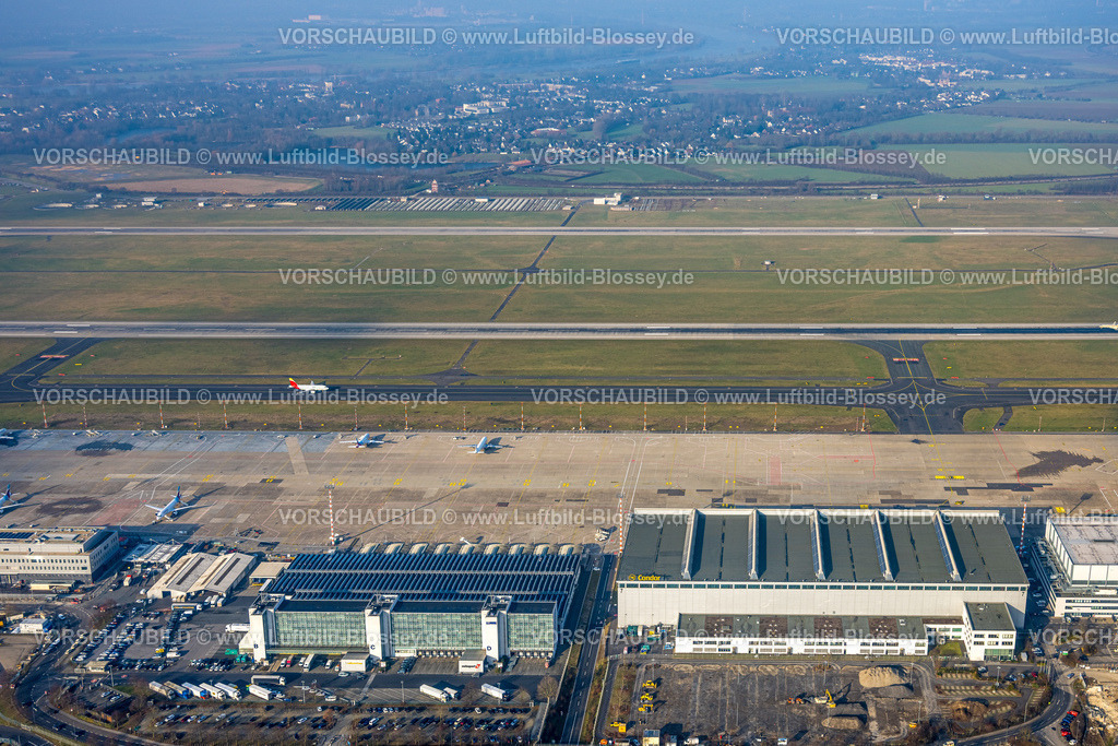 Duesseldorf260100444 | Luftbild, DUS Airport, Flughafen Düsseldorf Startbahn und Landebahn, Empfangsgebäude und Abfertigungsgebäude, Blick nach Kaiserswerth, Lohausen, Düsseldorf, Ruhrgebiet, Nordrhein-Westfalen, Deutschland