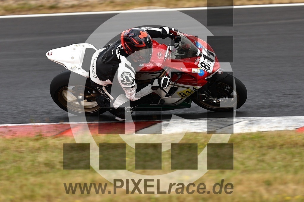 0814-20250718_00703 | Schöne Erinnerungen an spannende Momente - das festzuhalten ist unser Job. PIXELrace.de ist seit 2003 auf den Rennstrecken Europas unterwegs um die Action draußen beim Fahren und die wunderbare Stimmung imm Fahrerlager für euch einzufangen.