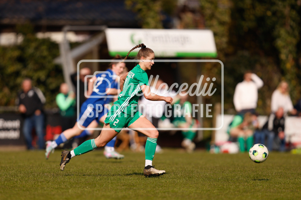 Fußball I Frauen I Saison 2025-2026 I Oberliga Niedersachsen I 17. Spieltag I TuS Lutten - BW Hollage-93 | Maxi Seidel (2, TuS Lutten) im Ballbesitz im Angriff. - Realisiert mit Pictrs.com