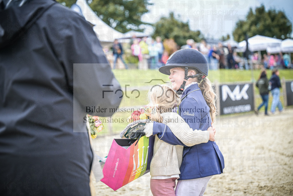 DOS_0395 | Entdecke hochwertige Reitturnierfotos von Foto Oger. Professionell, emotional und authentisch – jetzt Lieblingsmomente im Shop bestellen.Deutschlandweite Turnierfotografie. - Realisiert mit Pictrs.com