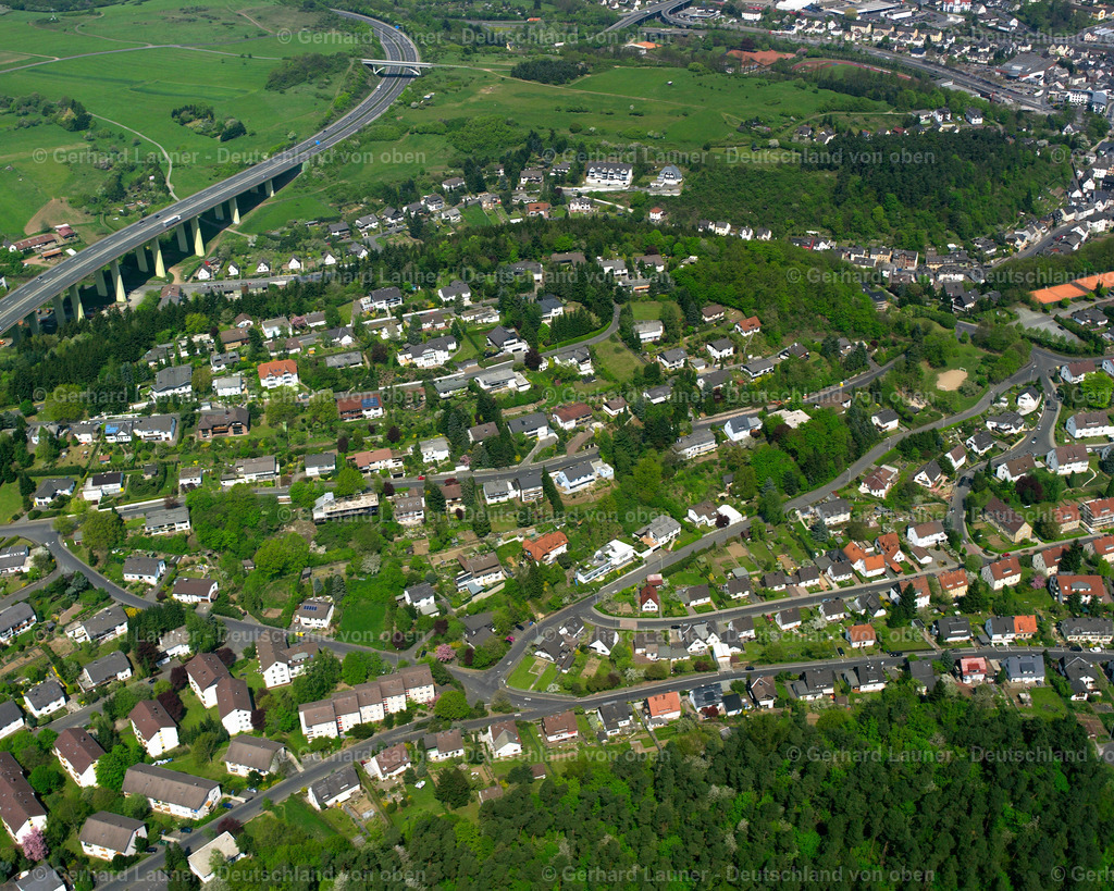 2610121 | DILLENBURG 09.06.2006 Wohngebiet einer Einfamilienhaus- Siedlung  in Dillenburg im Bundesland Hessen, Deutschland // Single-family residential area of settlement  in Dillenburg in the state Hesse, Germany Foto: Gerhard Launer