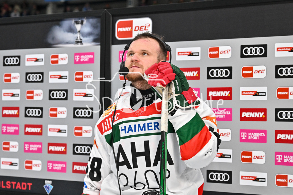 ERC Ingolstadt - Augsburger Panther  | nach dem Spiel beim Interview von MagentaSport - Maximilian RENNER (Augsburger Panther #58) / Freisteller / Einzelfoto / DEL: ERC Ingolsdtadt - Augsburger Panther, Saturn Arena am 10.01.2025