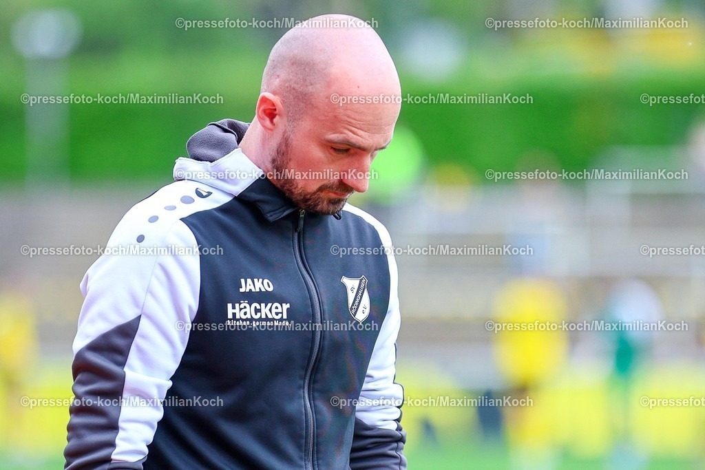 xsefx18042601007 | 18.04.2026, xsefx, Fußball, Regionalliga West, Borussia Dortmund II (U23) - SV Rödinghausen, 30. Spieltag, Stadion Rote Erde, Saison 2025 2026:  Lars Fleischer, Trainer Rödinghausen nachdenklich DFB regulations prohibit any use of photographs as image sequences and or quasi-video. Photo: xSabinexEffgenxPressefotoKochx