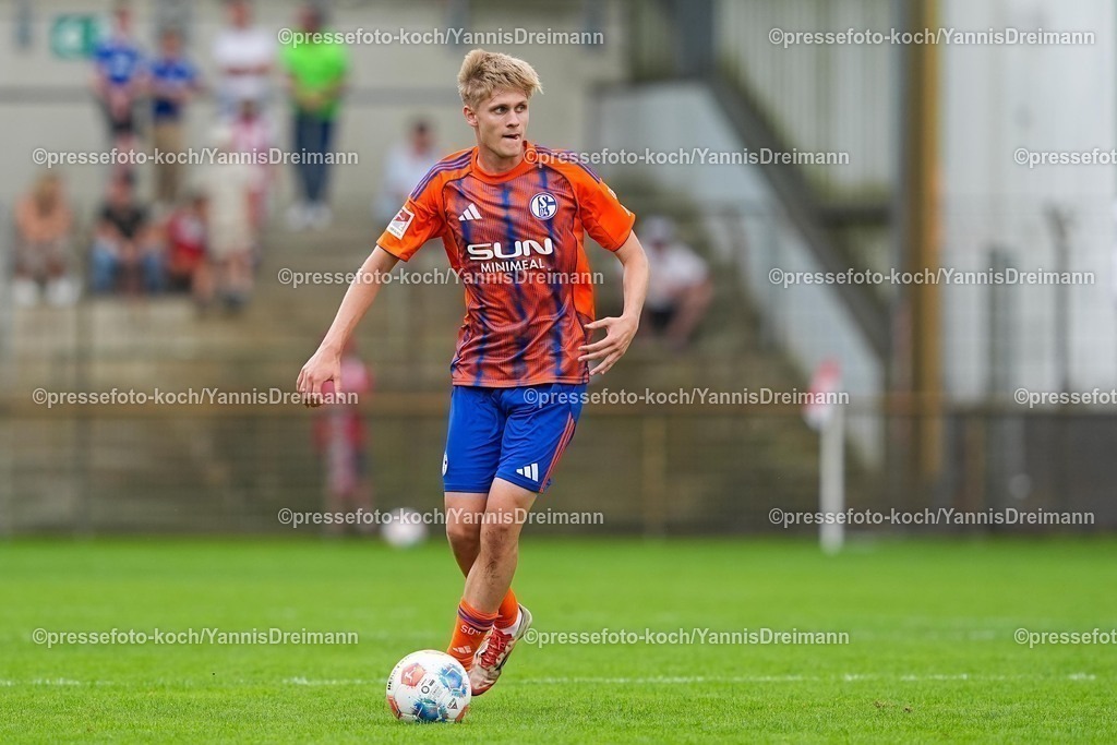 xYDR20072501117 | 20.07.2025, xydrx, Fußball, Rot Weiss Ahlen - FC Schalke 04, Testspiel, Wersestadion: Martin Wasinski (FC Schalke 04 #21)
