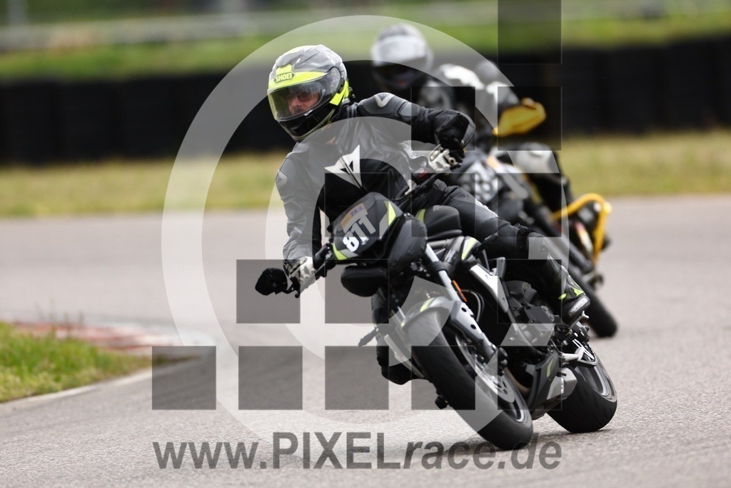 0811-20240428_00555 | Schöne Erinnerungen an spannende Momente - das festzuhalten ist unser Job. PIXELrace.de ist seit 2003 auf den Rennstrecken Europas unterwegs um die Action draußen beim Fahren und die wunderbare Stimmung imm Fahrerlager für euch einzufangen.