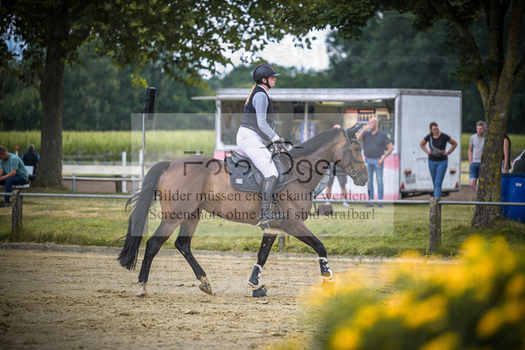 DOS_9607 | Entdecke hochwertige Reitturnierfotos von Foto Oger. Professionell, emotional und authentisch – jetzt Lieblingsmomente im Shop bestellen.Deutschlandweite Turnierfotografie. - Realisiert mit Pictrs.com
