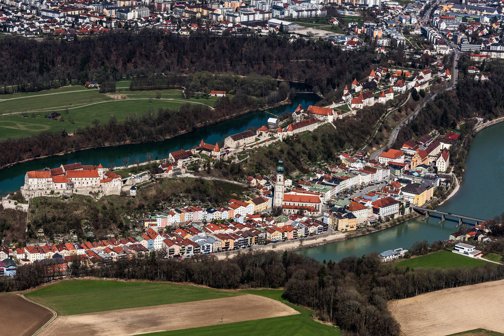 dr__0010483.jpg | BURGHAUSEN 28.03.2017 Altstadtbereich und Innenstadtzentrum Burghausen  in Burghausen im Bundesland Bayern, Deutschland. // Old Town area and city center Burghausen  in Burghausen in the state Bavaria, Germany. Foto: Daniel Reiter